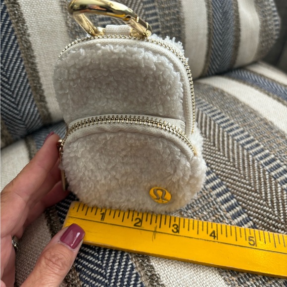 ✨LULULEMON Athletica Nano Clip-On
Fleece Backpack Light Ivory - Picture 12 of 13